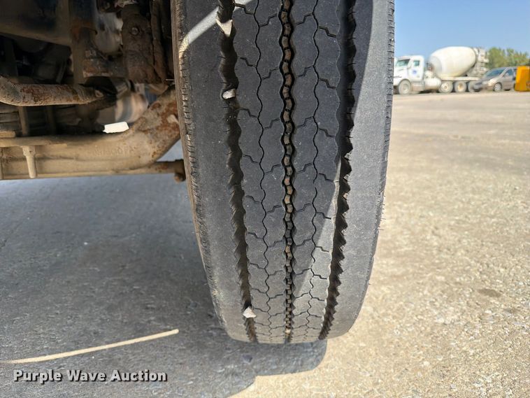 image for item DZ4870 1997 Ford F800 flatbed truck with crash attenuator  