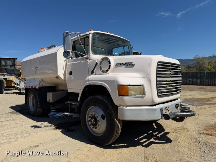 image for item EA0014 1995 Ford LA9000 water truck