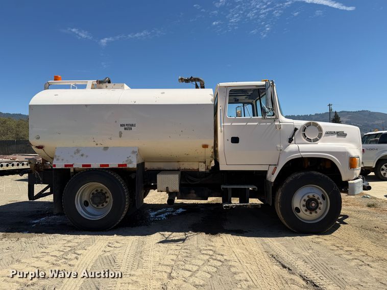 image for item EA0014 1995 Ford LA9000 water truck