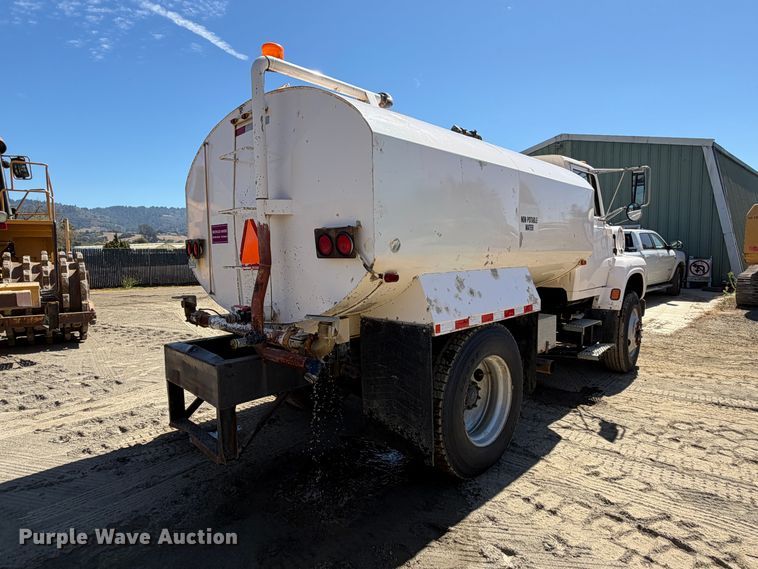 image for item EA0014 1995 Ford LA9000 water truck