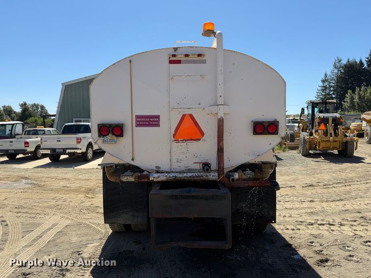 image for item EA0014 1995 Ford LA9000 water truck