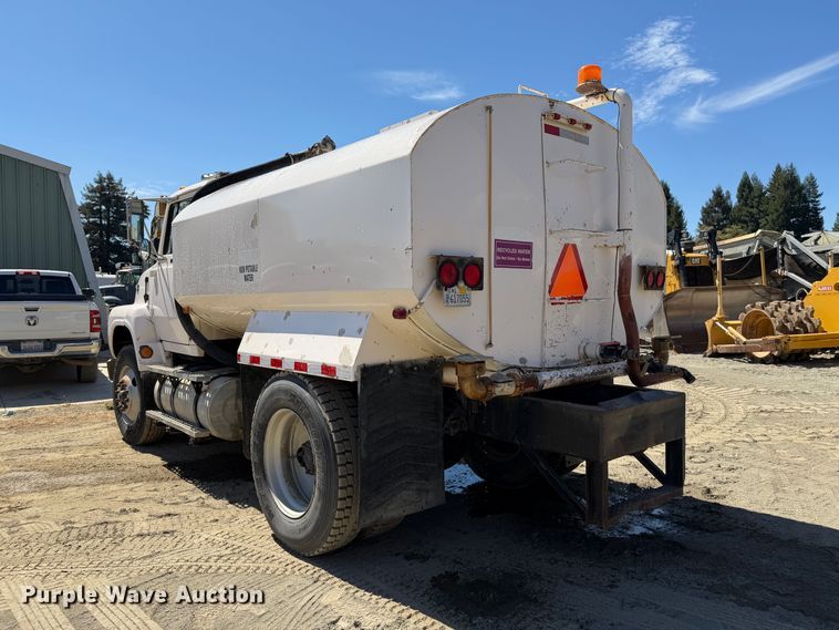 image for item EA0014 1995 Ford LA9000 water truck