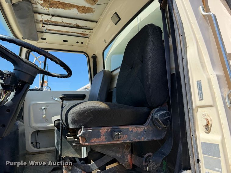 image for item EA0014 1995 Ford LA9000 water truck