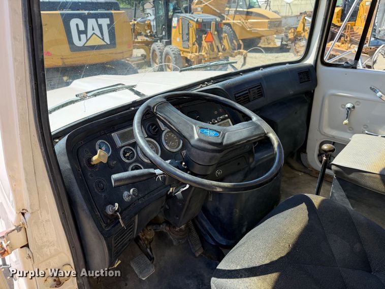 image for item EA0014 1995 Ford LA9000 water truck
