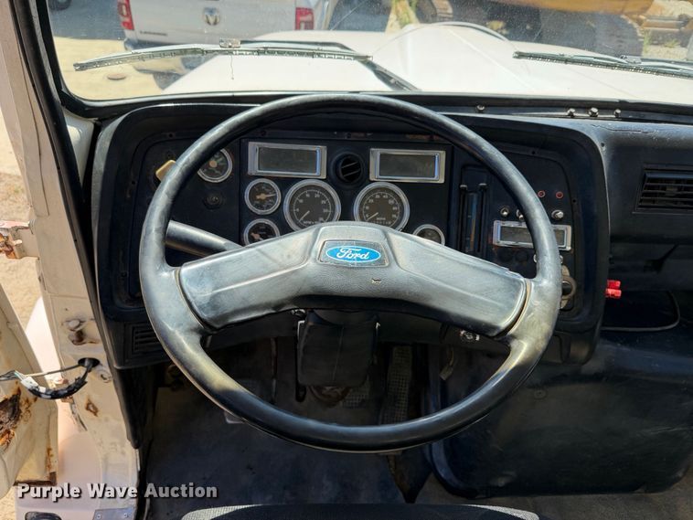 image for item EA0014 1995 Ford LA9000 water truck