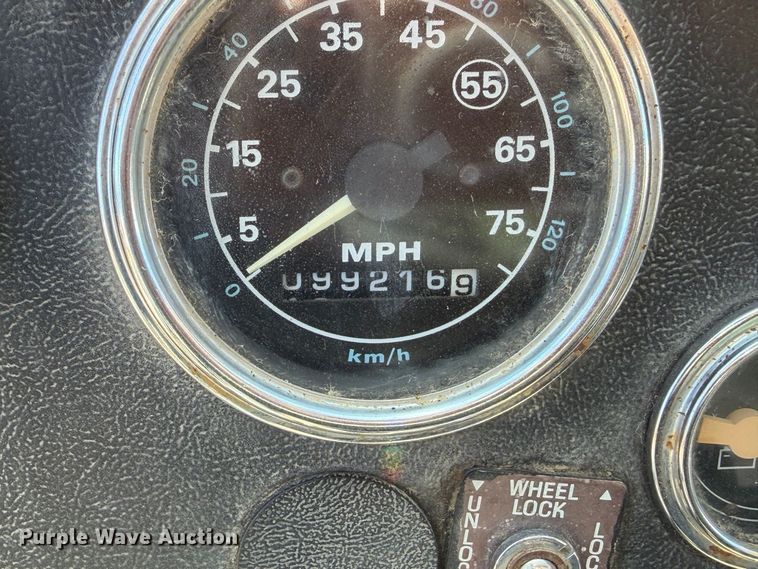 image for item EA0014 1995 Ford LA9000 water truck