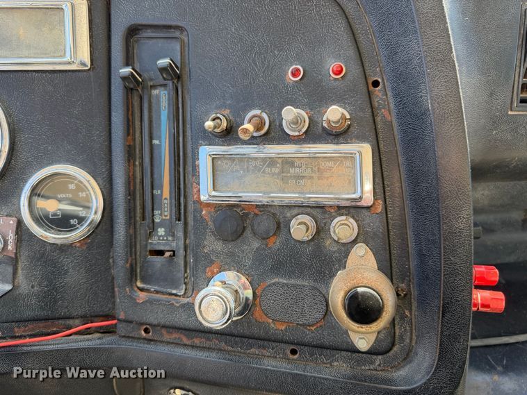 image for item EA0014 1995 Ford LA9000 water truck