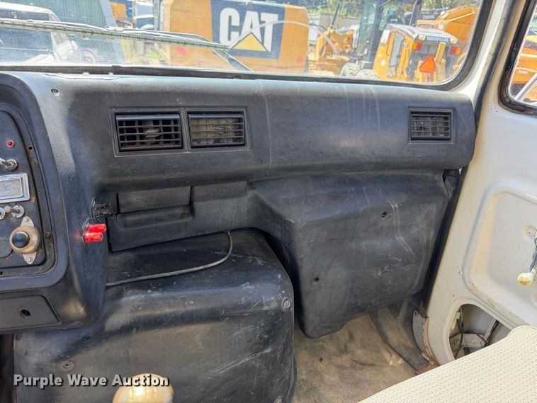 image for item EA0014 1995 Ford LA9000 water truck