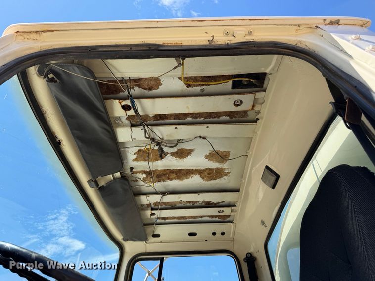 image for item EA0014 1995 Ford LA9000 water truck