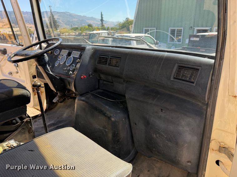 image for item EA0014 1995 Ford LA9000 water truck