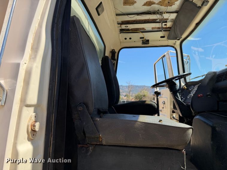 image for item EA0014 1995 Ford LA9000 water truck