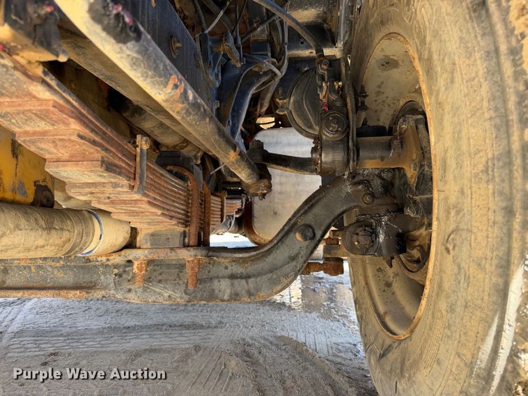 image for item EA0014 1995 Ford LA9000 water truck