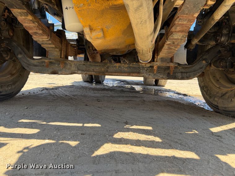 image for item EA0014 1995 Ford LA9000 water truck