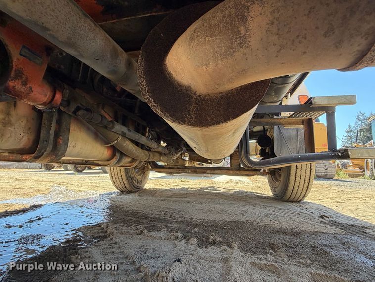image for item EA0014 1995 Ford LA9000 water truck