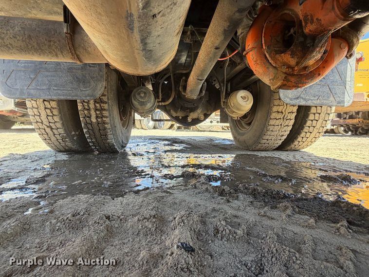 image for item EA0014 1995 Ford LA9000 water truck