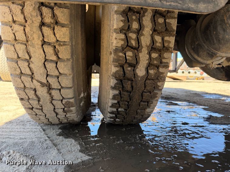 image for item EA0014 1995 Ford LA9000 water truck