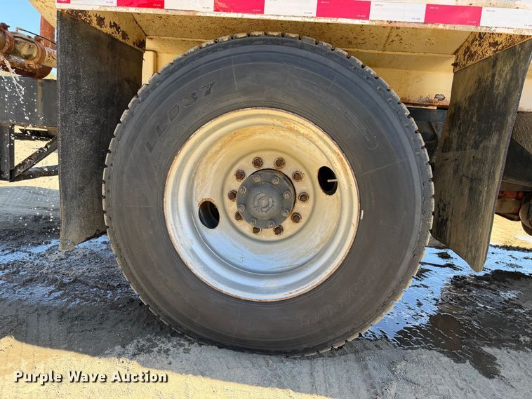 image for item EA0014 1995 Ford LA9000 water truck