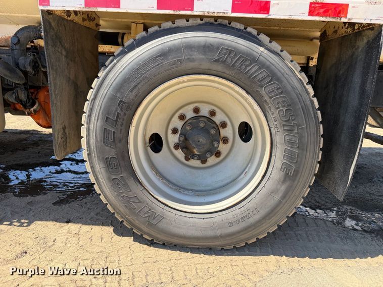 image for item EA0014 1995 Ford LA9000 water truck
