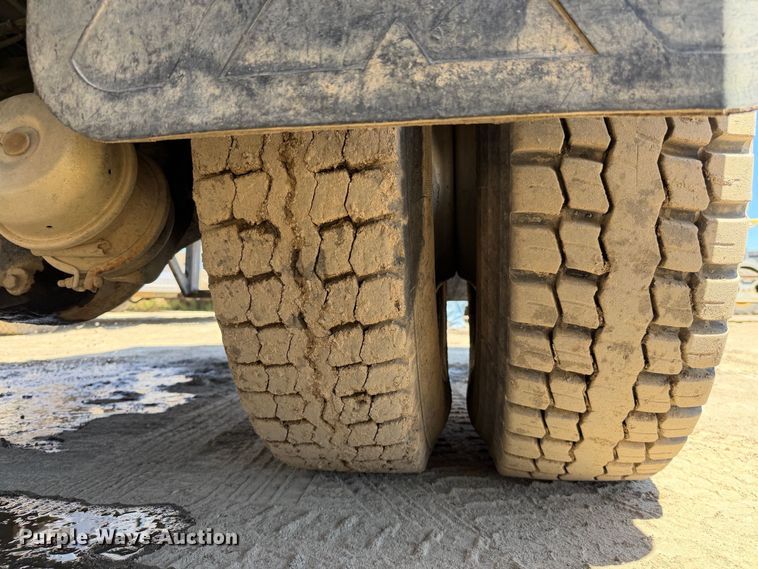 image for item EA0014 1995 Ford LA9000 water truck
