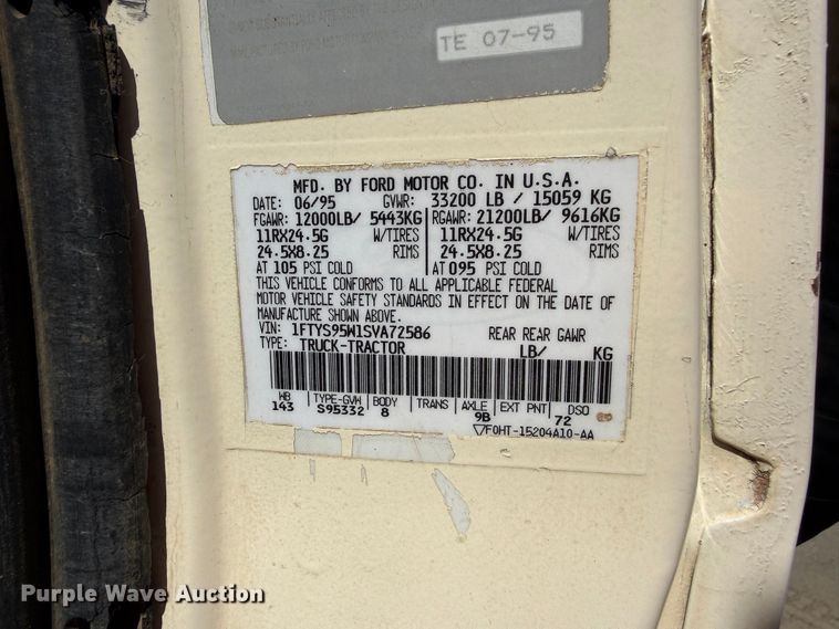 image for item EA0014 1995 Ford LA9000 water truck