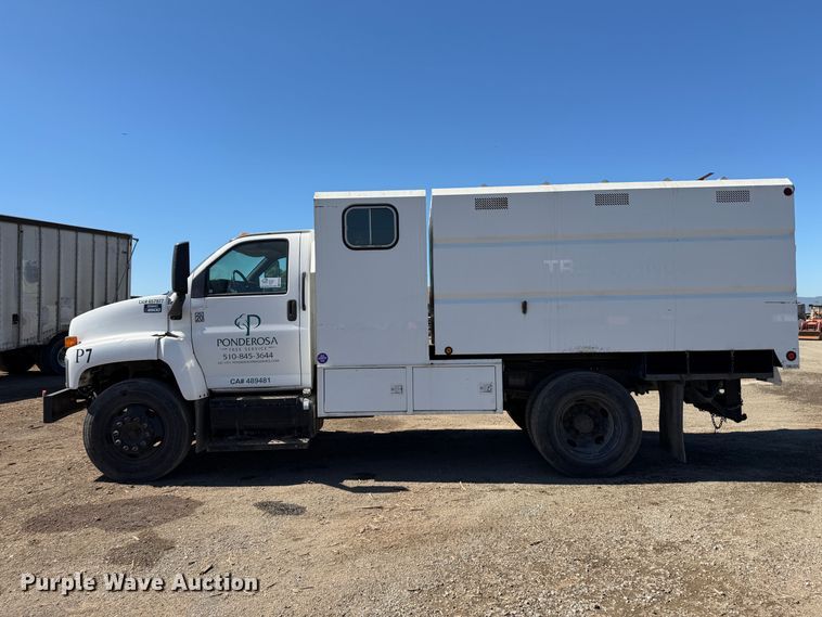 image for item EA0044 2005 GMC C6 chipper truck