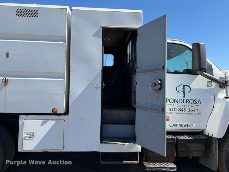 image for item EA0044 2005 GMC C6 chipper truck