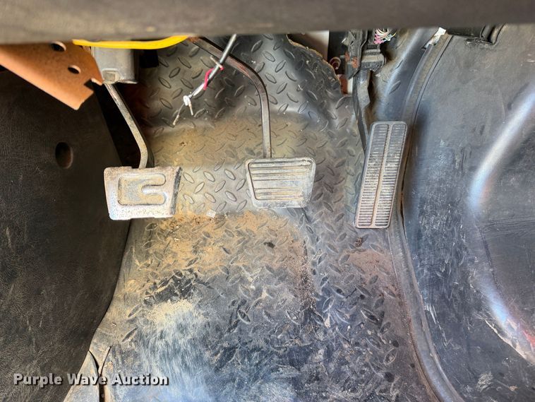 image for item EA0044 2005 GMC C6 chipper truck