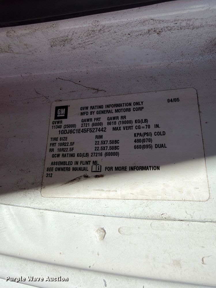 image for item EA0044 2005 GMC C6 chipper truck