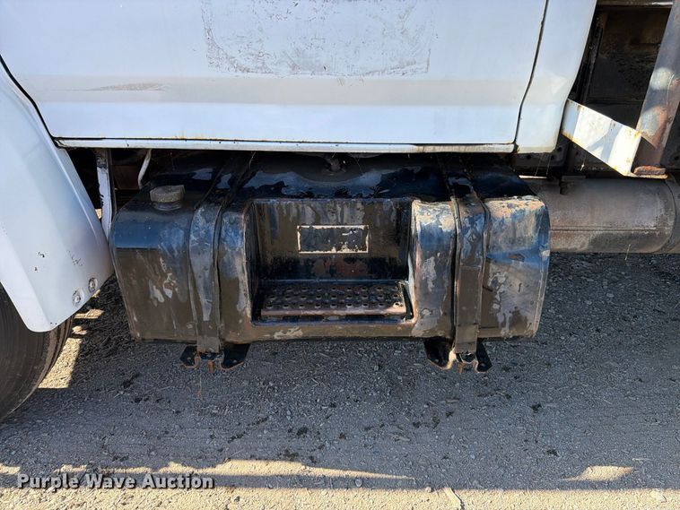 image for item EA0047 1991 Ford F700 forestry bucket truck