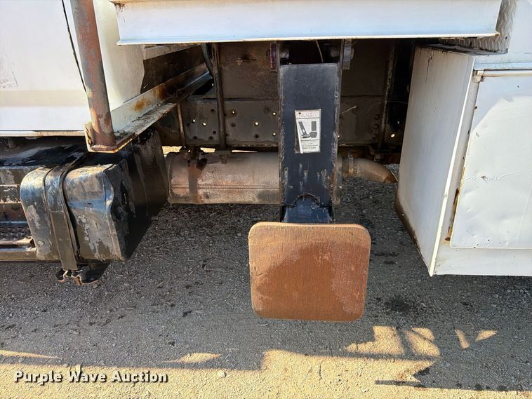 image for item EA0047 1991 Ford F700 forestry bucket truck