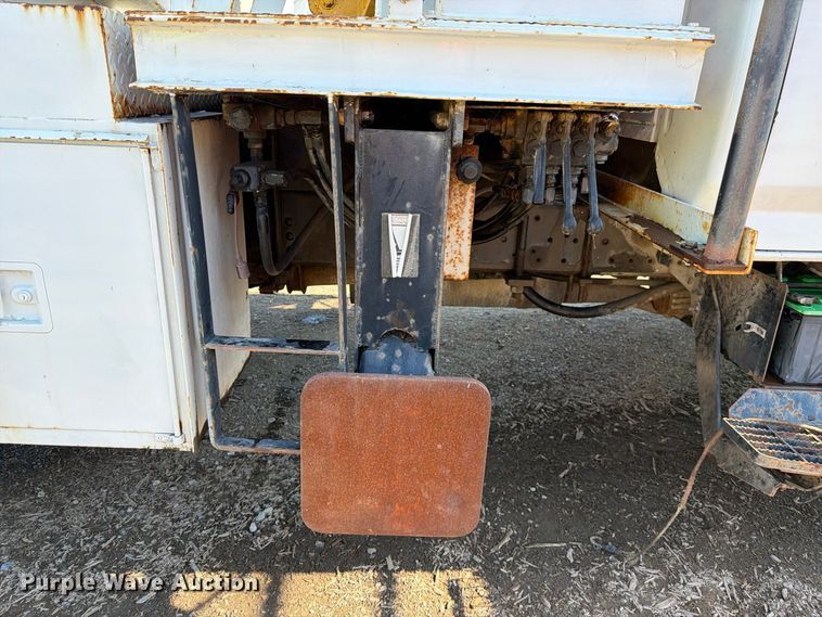 image for item EA0047 1991 Ford F700 forestry bucket truck