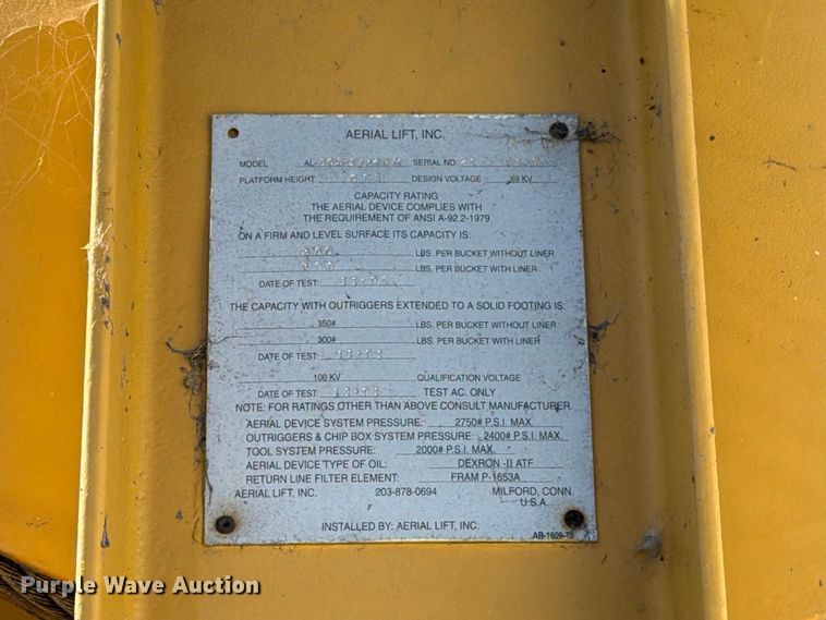 image for item EA0047 1991 Ford F700 forestry bucket truck