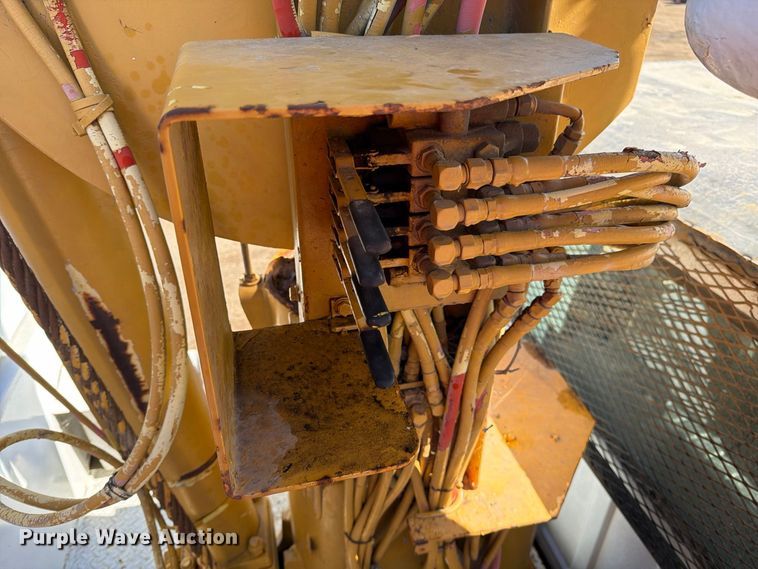 image for item EA0047 1991 Ford F700 forestry bucket truck