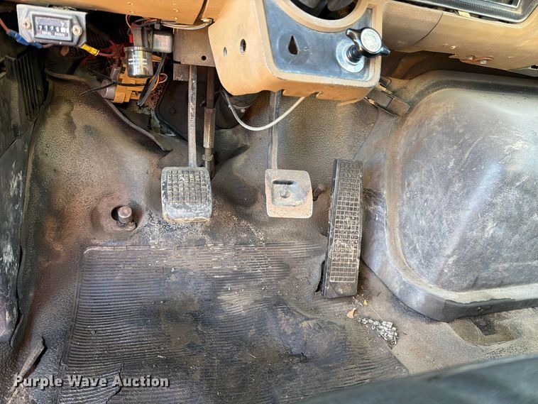image for item EA0047 1991 Ford F700 forestry bucket truck