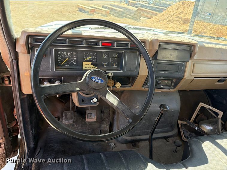 image for item EA0047 1991 Ford F700 forestry bucket truck