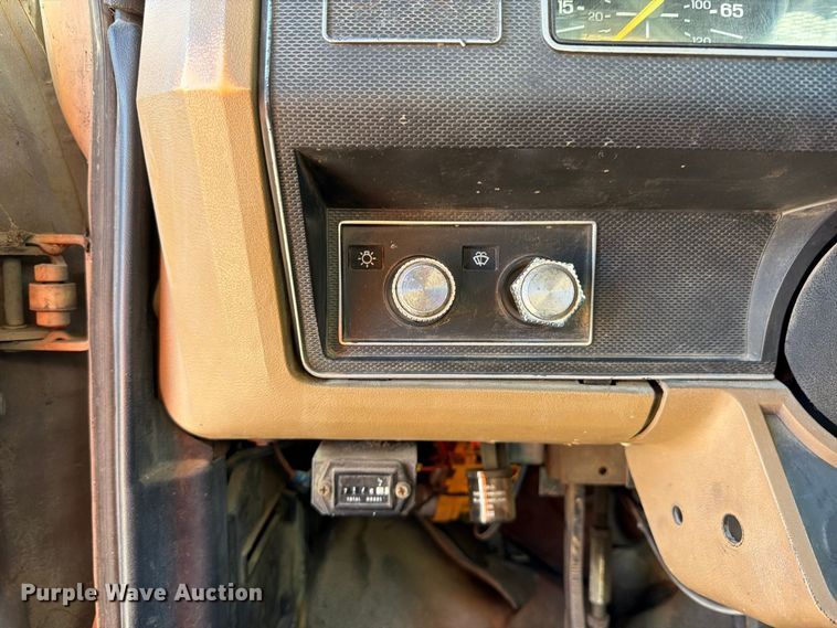 image for item EA0047 1991 Ford F700 forestry bucket truck