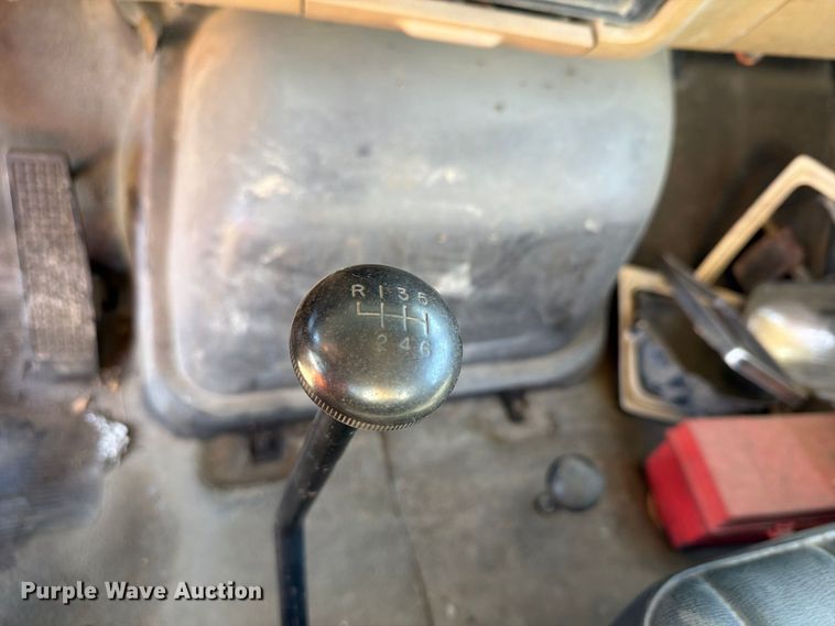 image for item EA0047 1991 Ford F700 forestry bucket truck