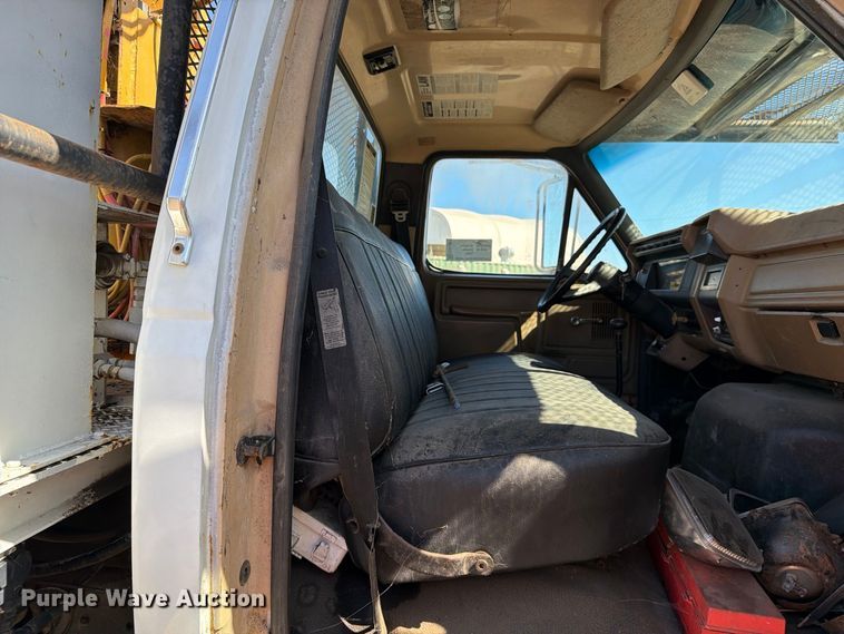 image for item EA0047 1991 Ford F700 forestry bucket truck