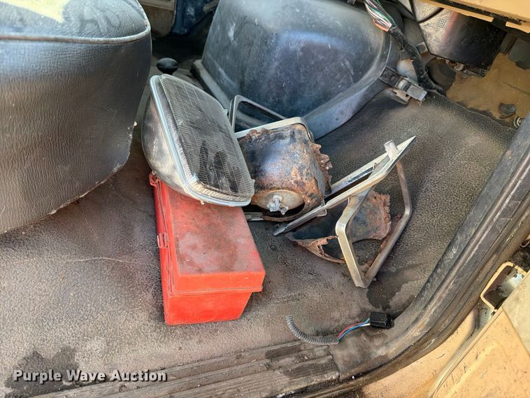 image for item EA0047 1991 Ford F700 forestry bucket truck