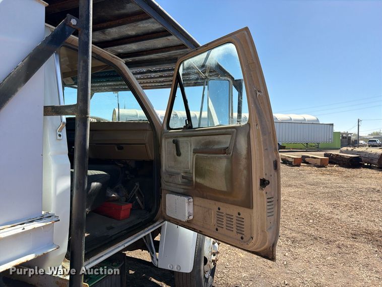 image for item EA0047 1991 Ford F700 forestry bucket truck
