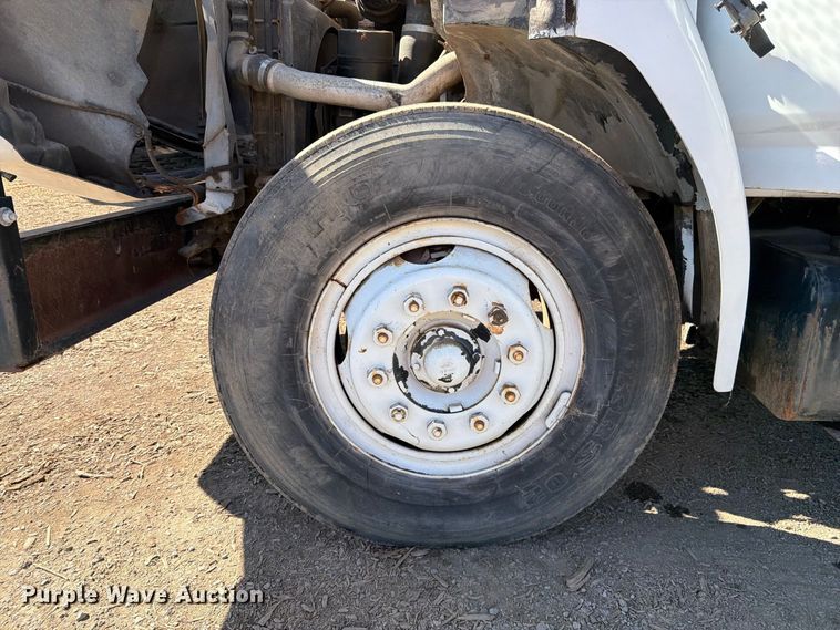 image for item EA0047 1991 Ford F700 forestry bucket truck