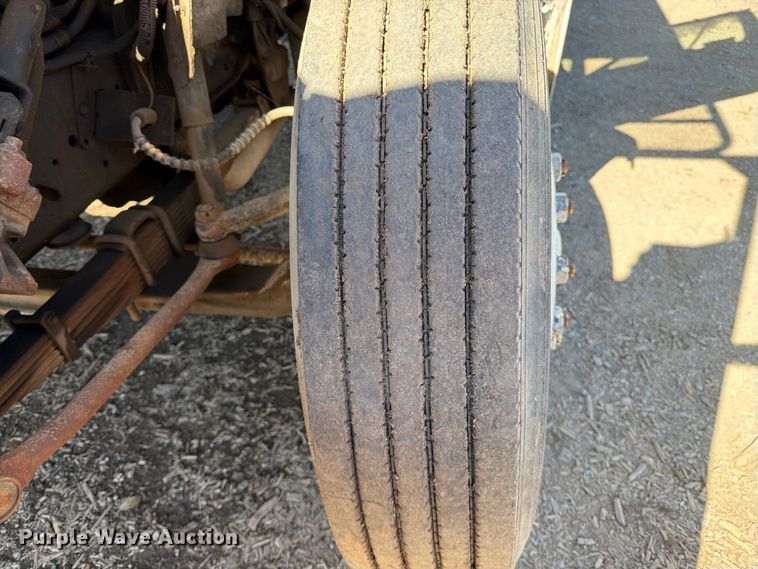 image for item EA0047 1991 Ford F700 forestry bucket truck