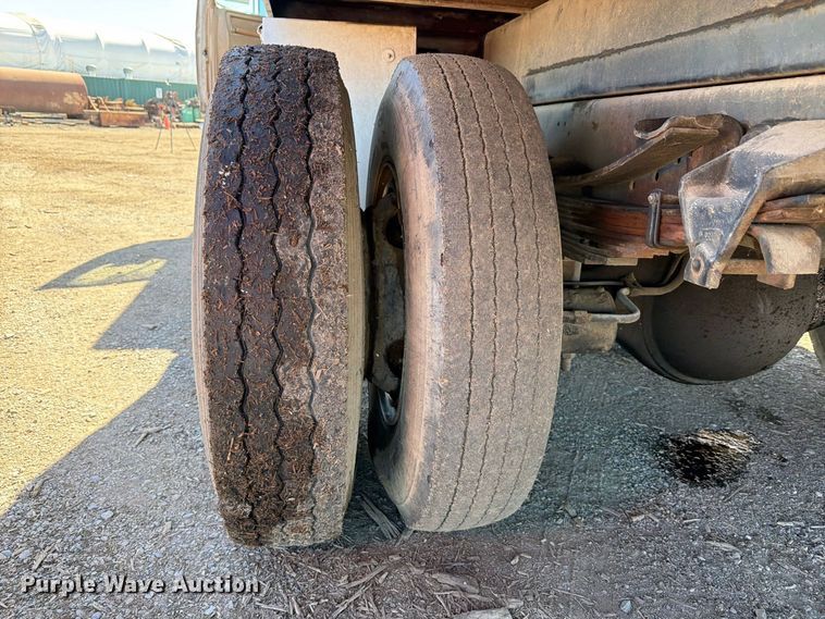 image for item EA0047 1991 Ford F700 forestry bucket truck