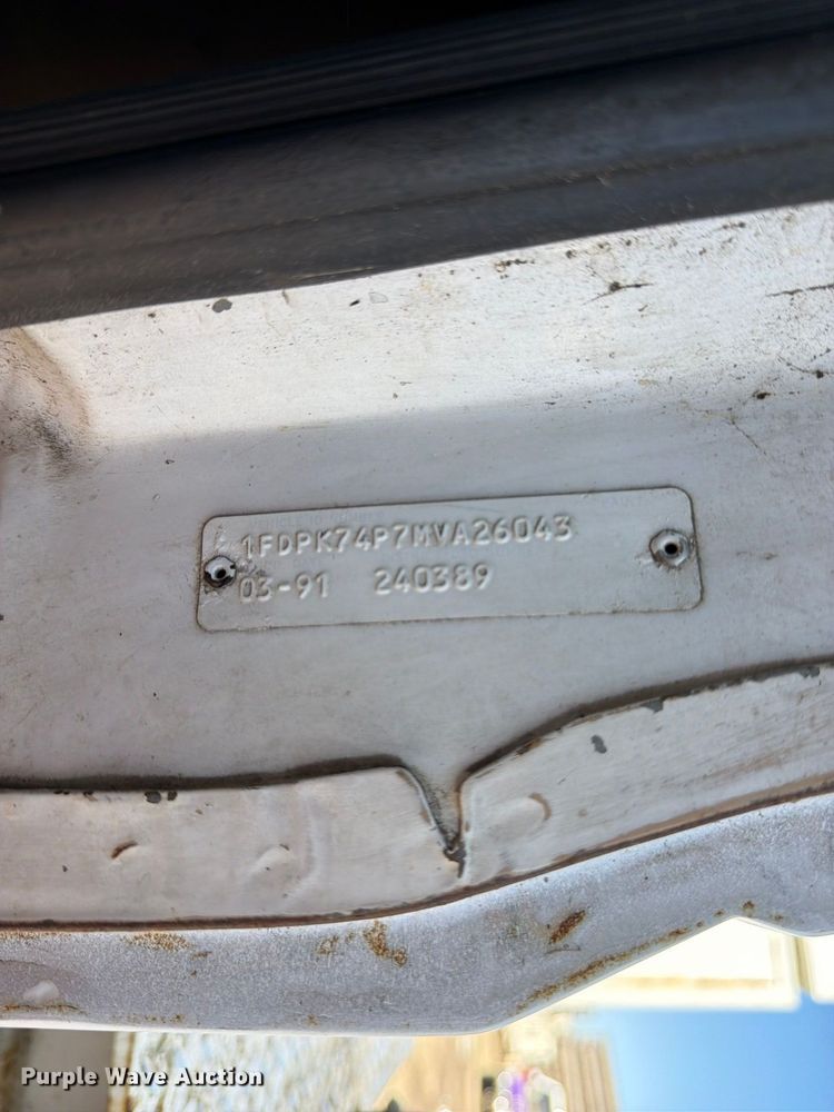 image for item EA0047 1991 Ford F700 forestry bucket truck