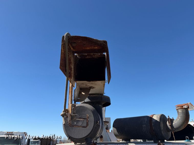 image for item EA0048 2004 Bandit 1890HD wood chipper