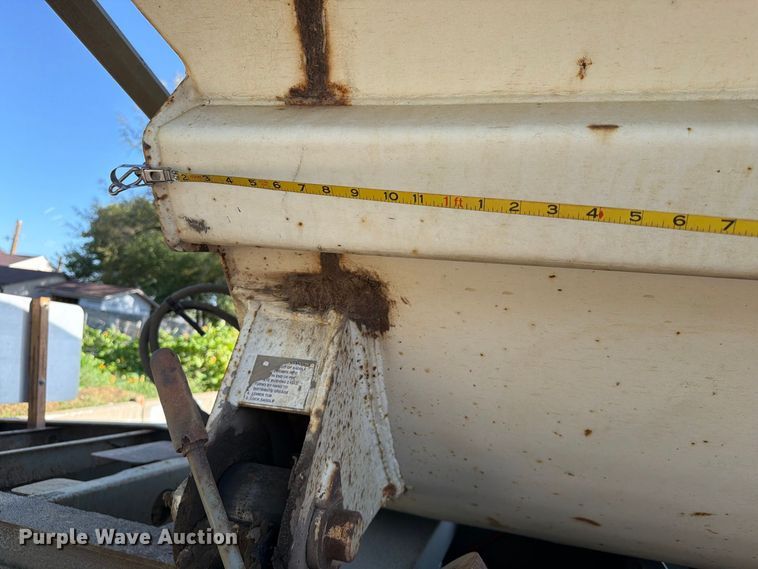 image for item EA0470 2008 SmithCo  side dump trailer