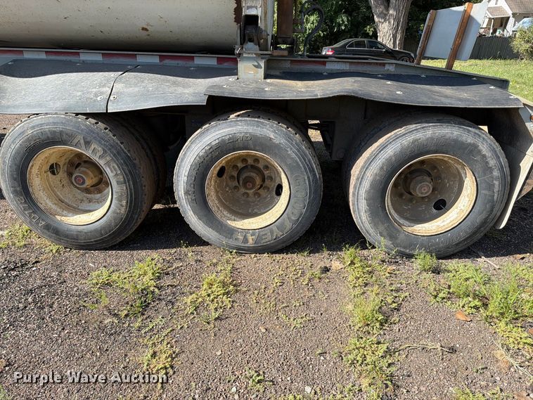 image for item EA0470 2008 SmithCo  side dump trailer