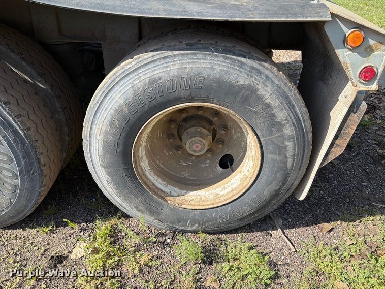 image for item EA0470 2008 SmithCo  side dump trailer