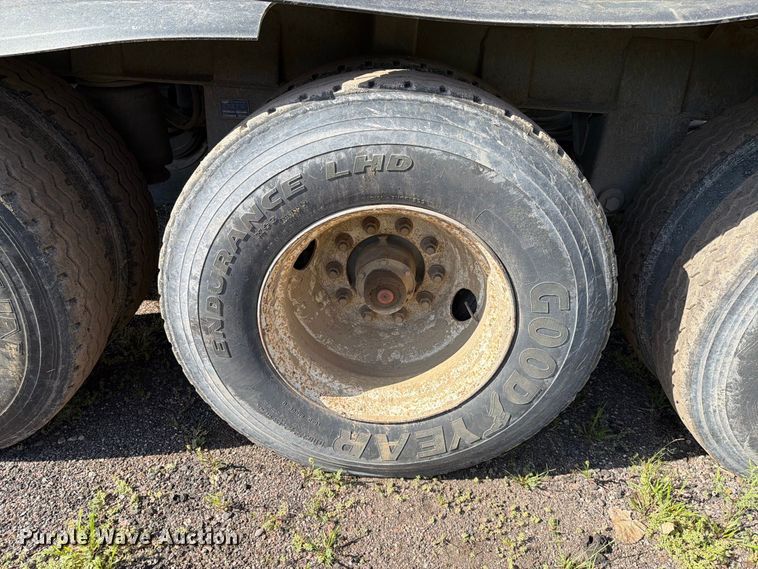 image for item EA0470 2008 SmithCo  side dump trailer