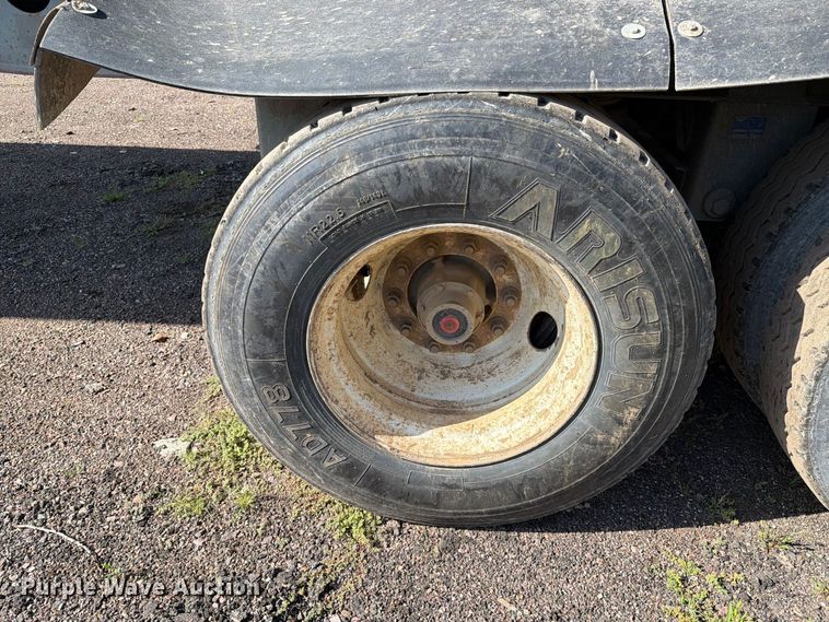 image for item EA0470 2008 SmithCo  side dump trailer